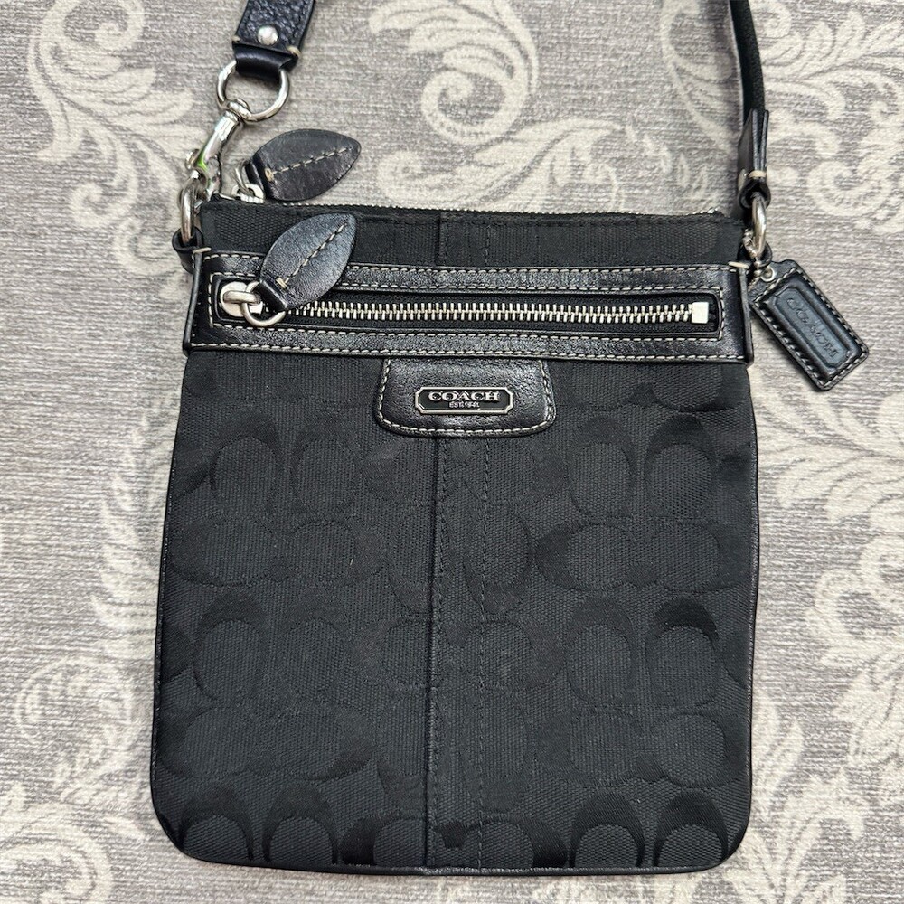 Coach Signature C Swingpack Crossbody Bag Womens Small Black Front Zip